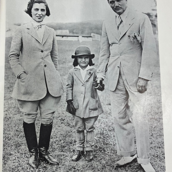 Vintage Jacqueline Kennedy magazine 1964 - Picture 4 of 6